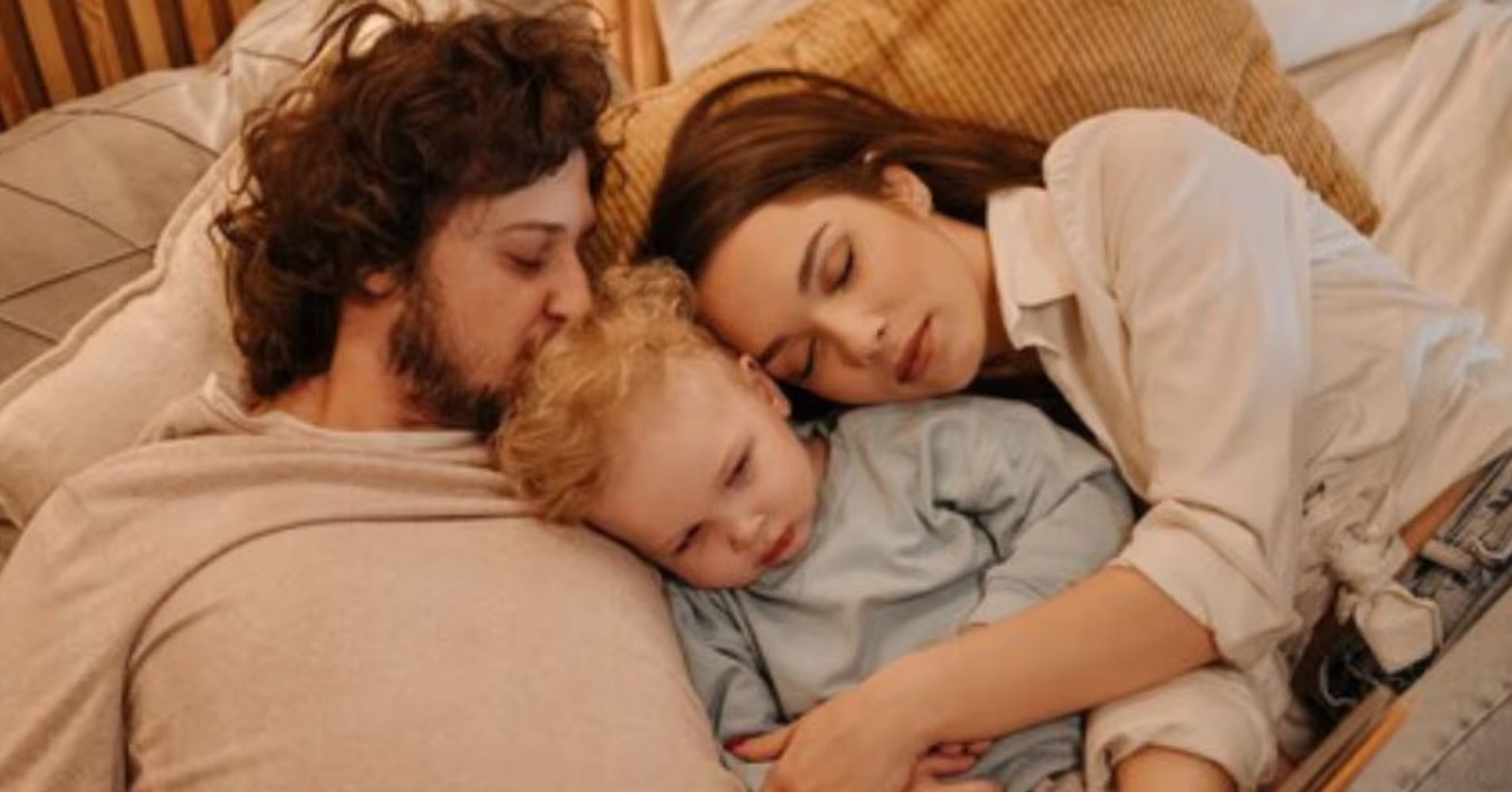 La cercanía nocturna con los padres ayuda a los niños a regular sus emociones y fortalece el vínculo afectivo.