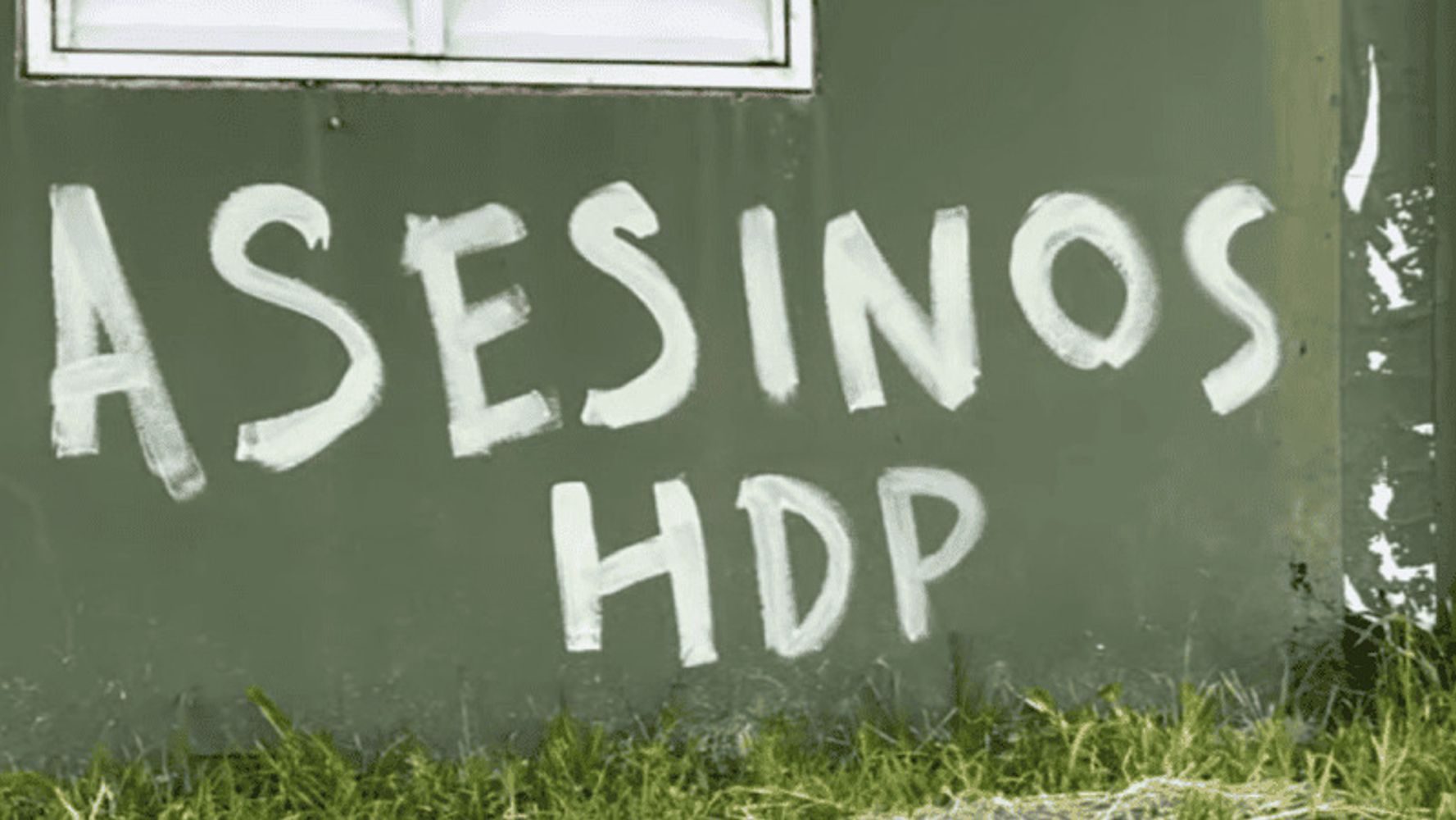 Pintadas en una casa de barrio Centenario de Santa Fe donde viviría uno de los chicos de 14 años involucrados en el crimen