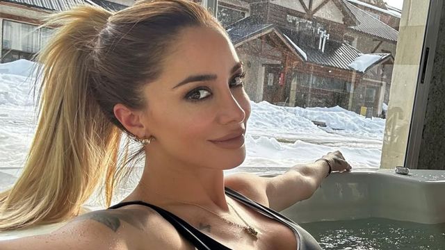 Claudia Ciardone marcó tendencia con un look imbatible para el verano y lo combinó con el accesorio de la temporada