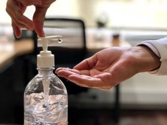 ANMAT prohibió un alcohol sanitizante en todo el país por riesgo para la salud
