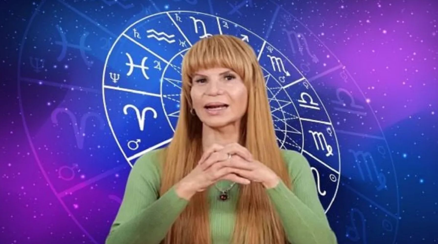El proceso incluye una vela blanca, un vaso de agua y un incienso de sándalo como elementos clave.
