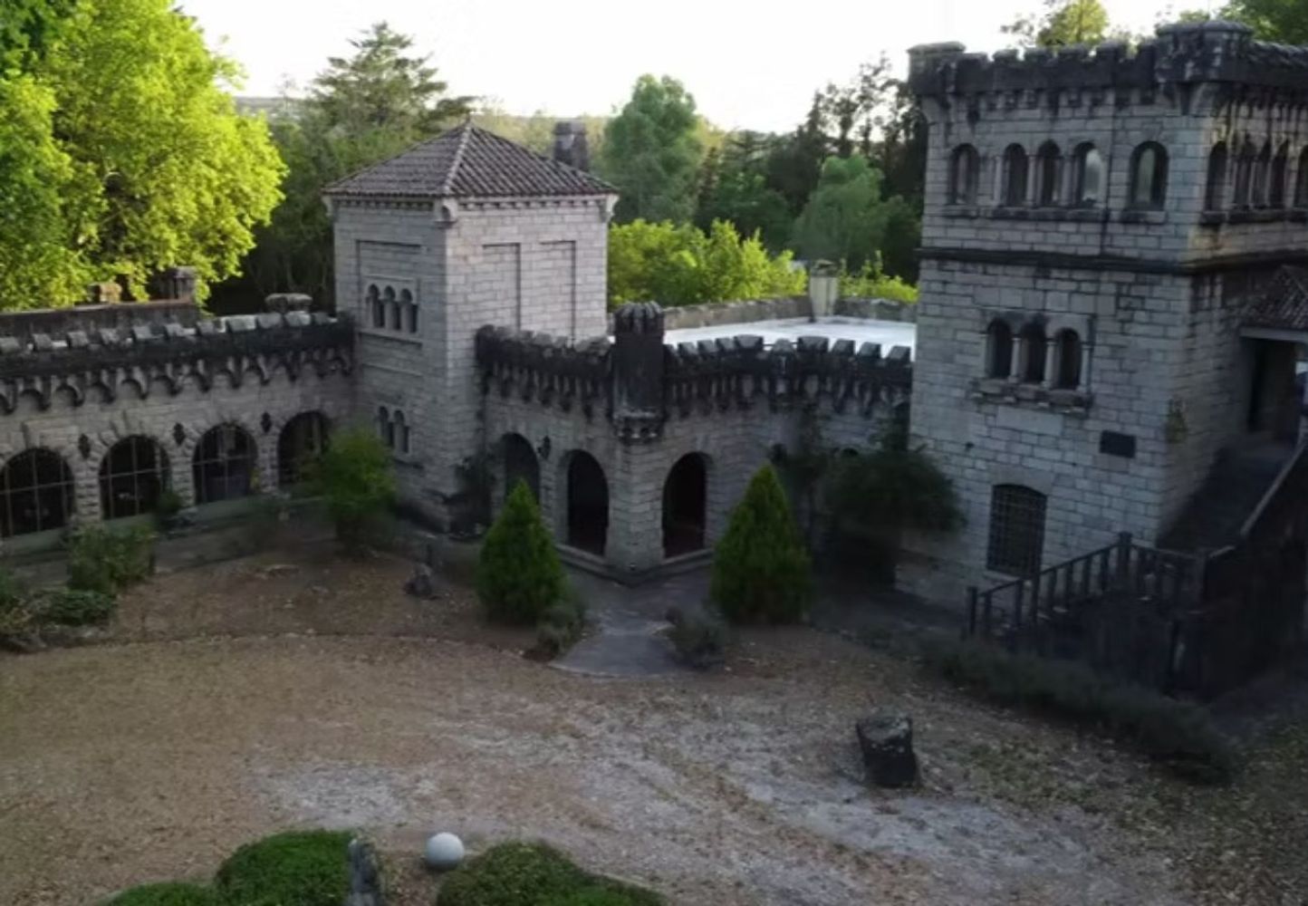 Cómo es el castillo sacado de la Edad Media que está en Córdoba.