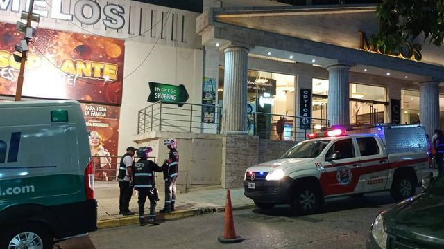 Cayó de la Torre Melos y lucha por su vida