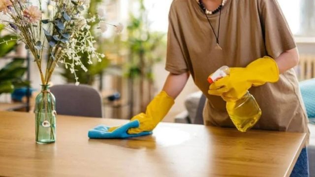 La solución casera para quitar el polvo ofrece una forma rápida y económica de mantener la casa limpia.
