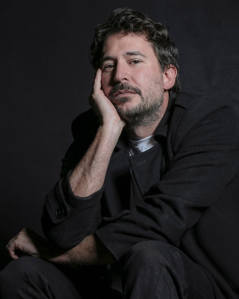 Santiago Mitre, director de la nueva apuesta audiovisual de Netflix.