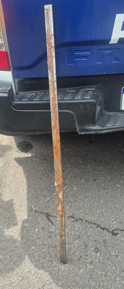 El elemento con el cual destrozó los autos en Córdoba.