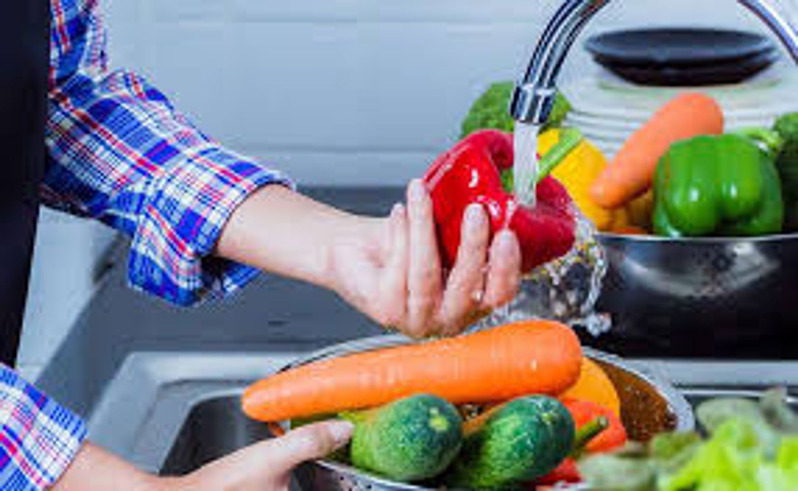 Manipulación de alimentos/verduras.