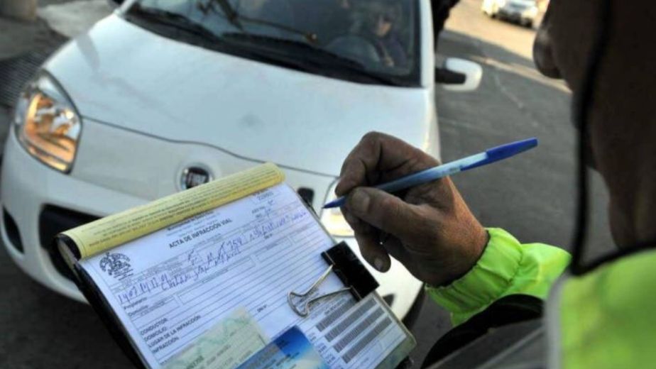 Atención conductores: esta infracción de tránsito puede costarte hasta $1.807.000 en Buenos Aires