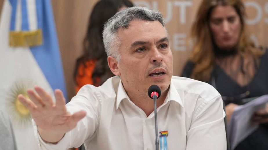 El duro reclamo de un diputado rosarino a Milei por los incendios en la Patagonia