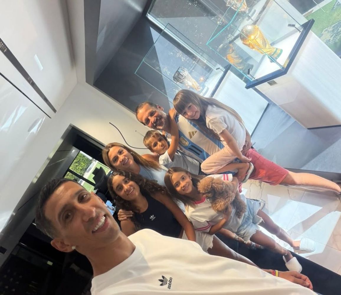 Rodrigo de la Serna, Ángel Di María y familia