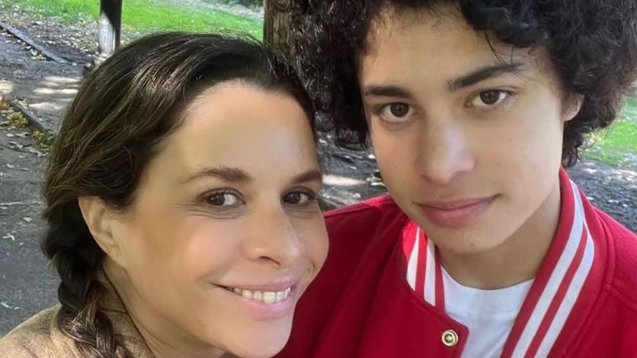 Julieta Ortega y su hijo.