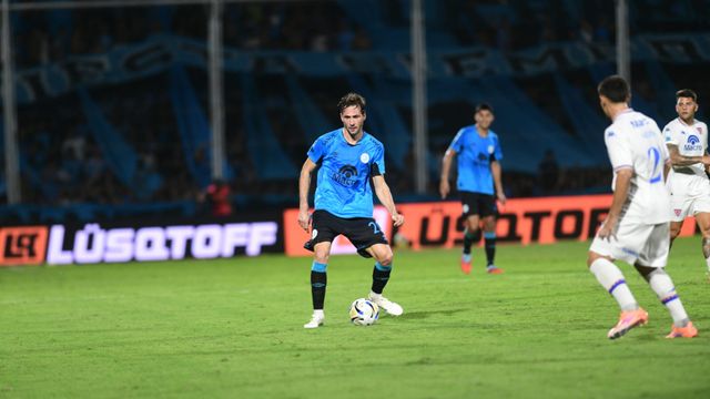 Franco Vázquez, de nuevo con la camiseta de Belgrano en Alberdi.