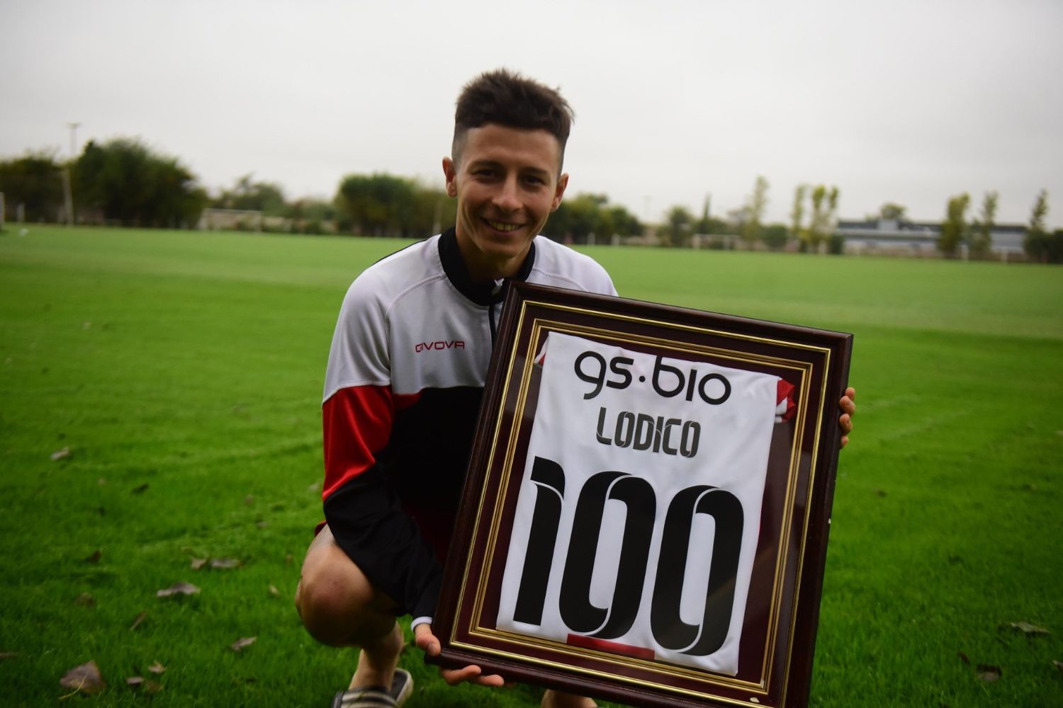 Gastón Lodico al momento de cumplir sus primeros 100 partidos con Instituto.