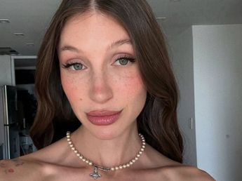 Yami Safdie mostró el perfume que usa y desató una ola de críticas: "Olor a vieja"