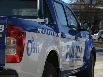 Tránsito: un hombre intentó apuñalar a un policía que extrajo su arma, le disparó y lo mató