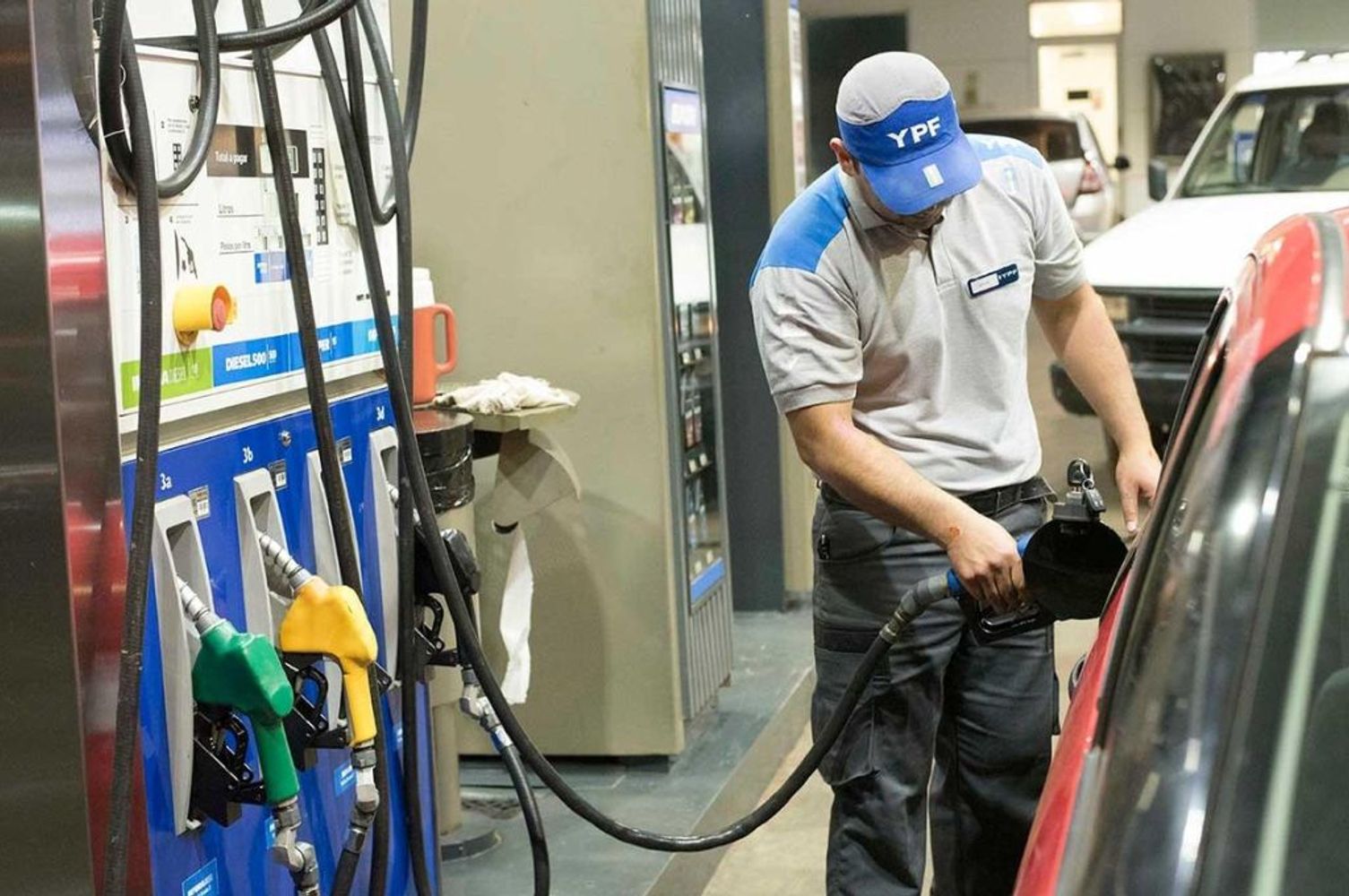 Cuánta gana un empleado de estación de servicio.