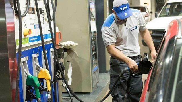 La nafta súper de YPF superó los $2.000 en Carlos Paz. Fto de archivo