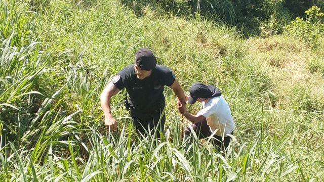 Rescataron a un hombre que quedó atrapado en la ribera del río Iguazú tras descompensarse por el calor.
