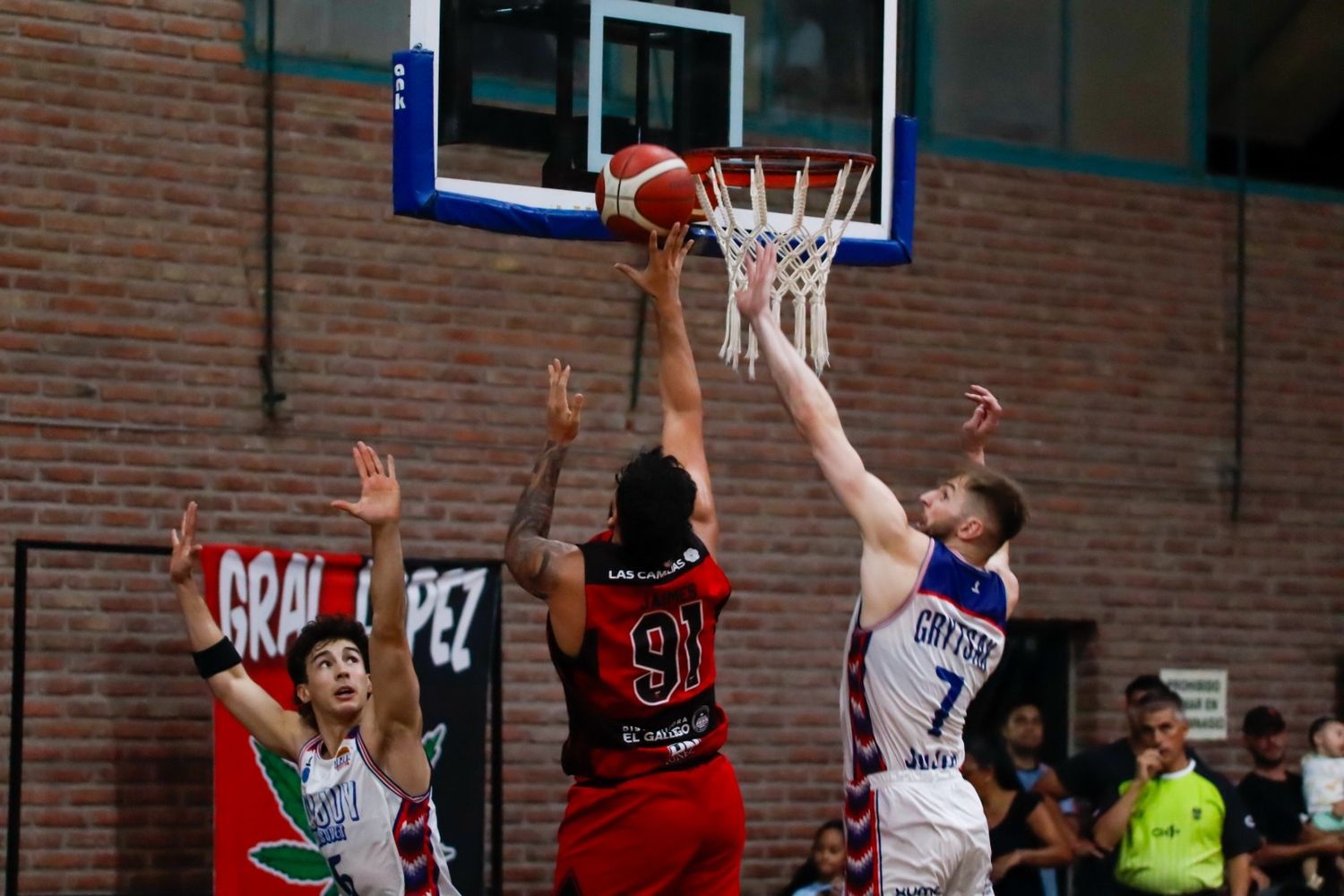 En Santa Fe, la alegría fue roja y negra: Colón le ganó a Jujuy Básquet por 89 a 67.