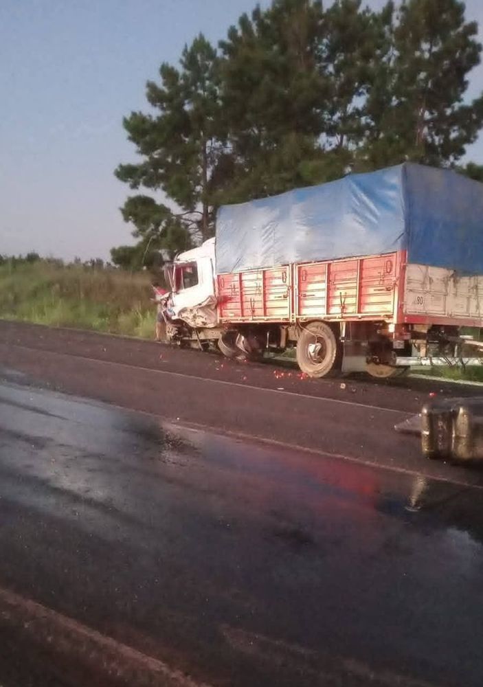 Choque frontal en la ruta 105: un muerto y cuatro menores heridos cerca de Fachinal.
