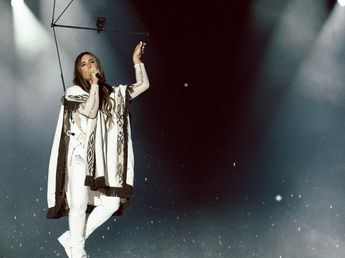 Bajo la lluvia, Soledad celebró 30 años de su debut en Cosquín con una noche épica