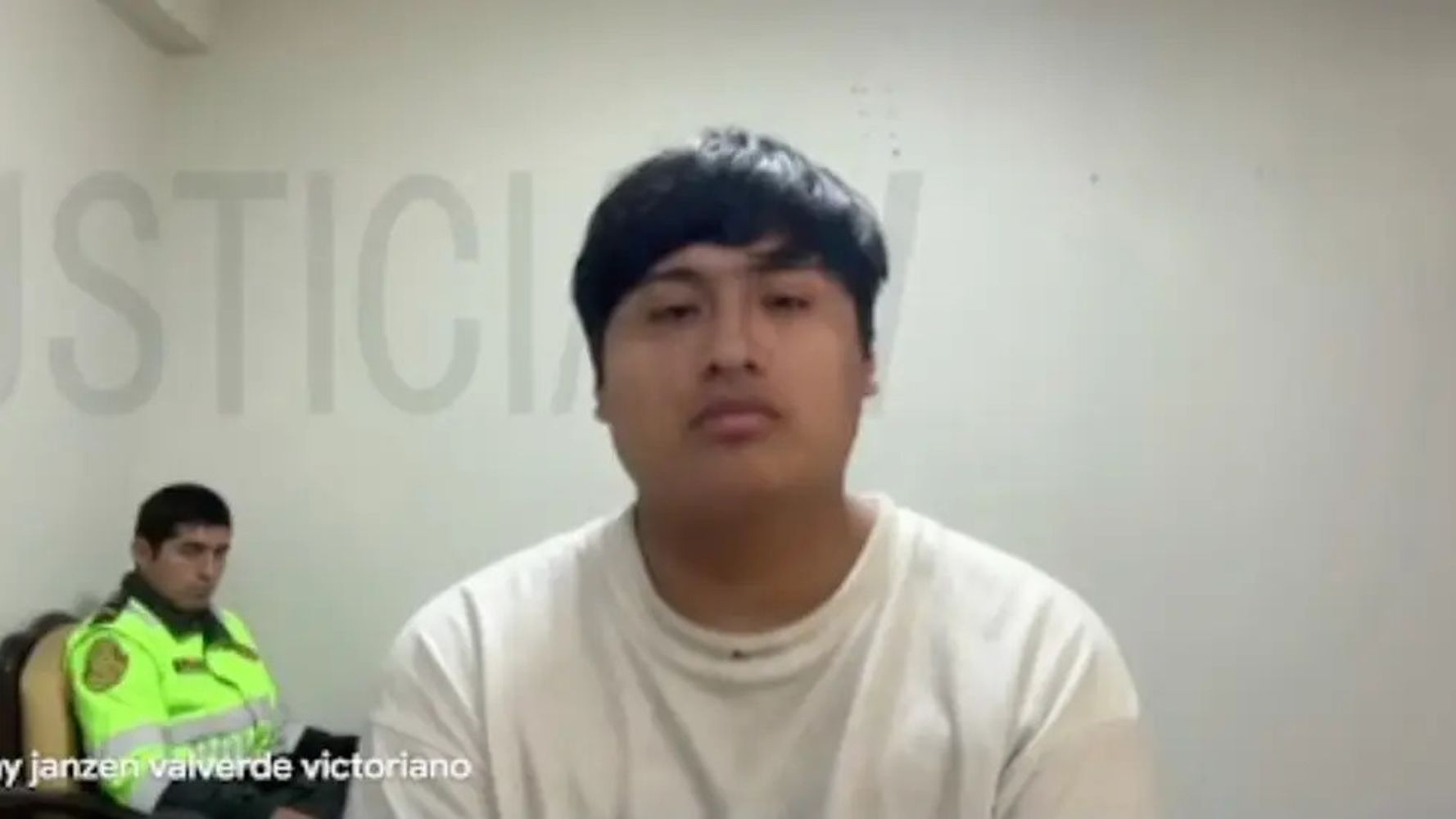 Pequeño J