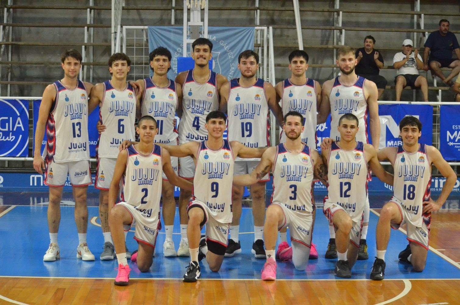 En una noche en la que el termómetro del básquet estuvo al rojo vivo, los "cóndores" jujeños volvieron al triunfo. Fuen en Santa Fe ante Santa Paula.