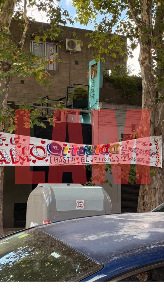 La foto del pasacalle de Luciano Castro a Griselda Siciliani