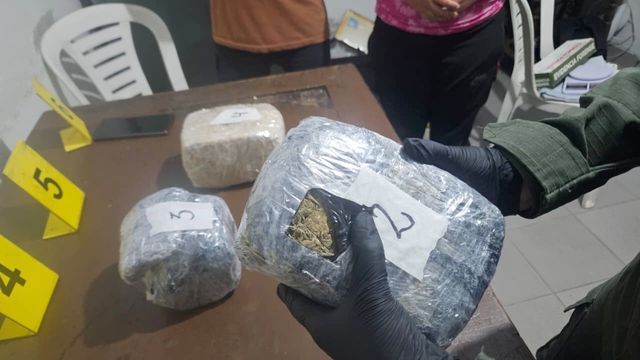 Una mujer y su hija menor de edad viajaban en un colectivo que partió desde Jujuy. Un control de GN detectó que en su equipaje había más de tres kilos de marihuana.