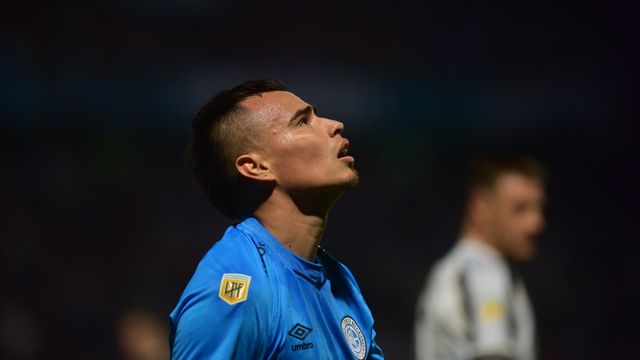 Por una dolencia en la rodilla, Lucas Zelarayán se pierde la visita de Belgrano a Argentinos Juniors.