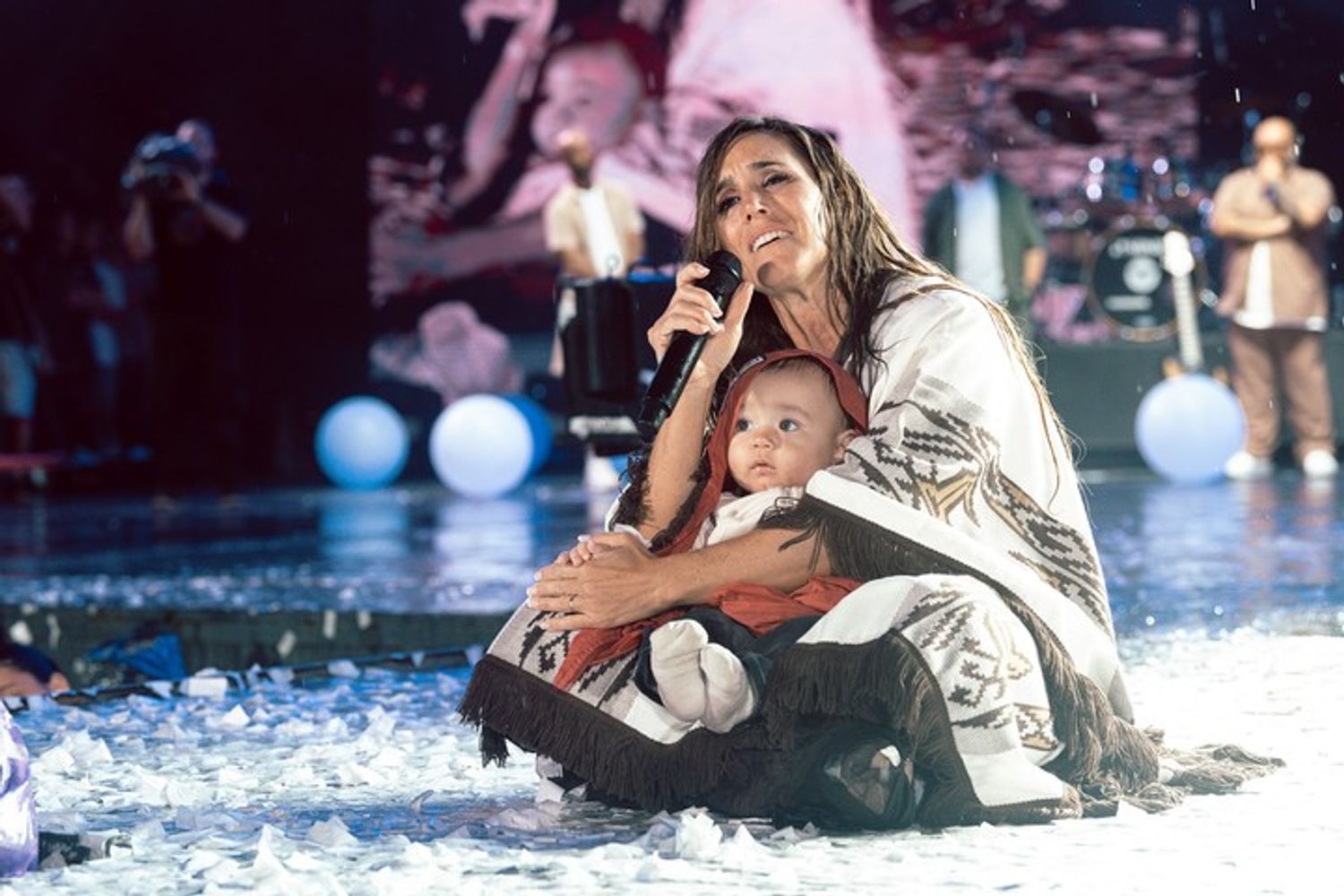 Soledad Pastorutti en Cosquín 2026:
Bajo la lluvia y con un bebé que se quedó con el mejor video de su vida.