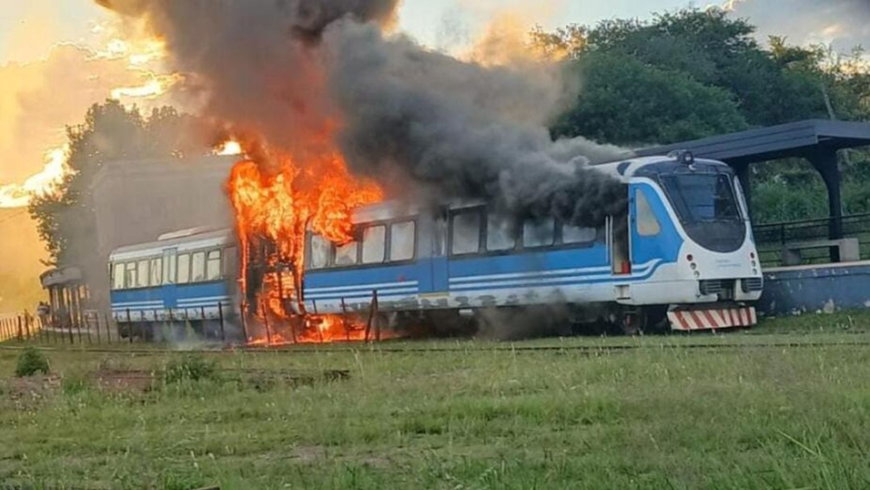 El Tren de las Sierras ardió en La Calera.
