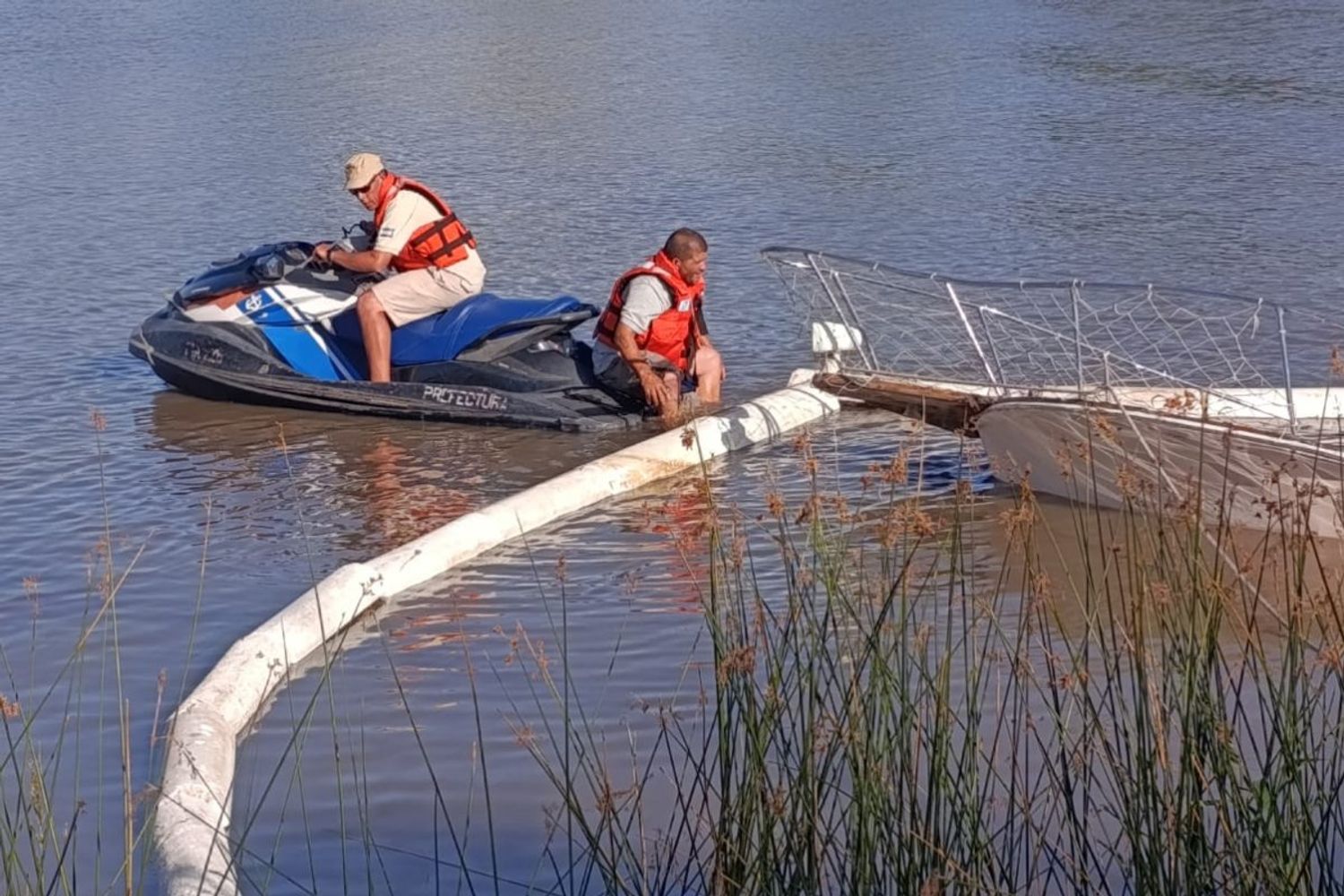 Se hundió un yate y se activaron protocolos por posible derrame de combustible