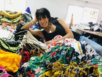 Marixa Balli cierra su local de ropa y liquida todo: jeans a $15.000, shorts a $10.000 y mallas a $5.000