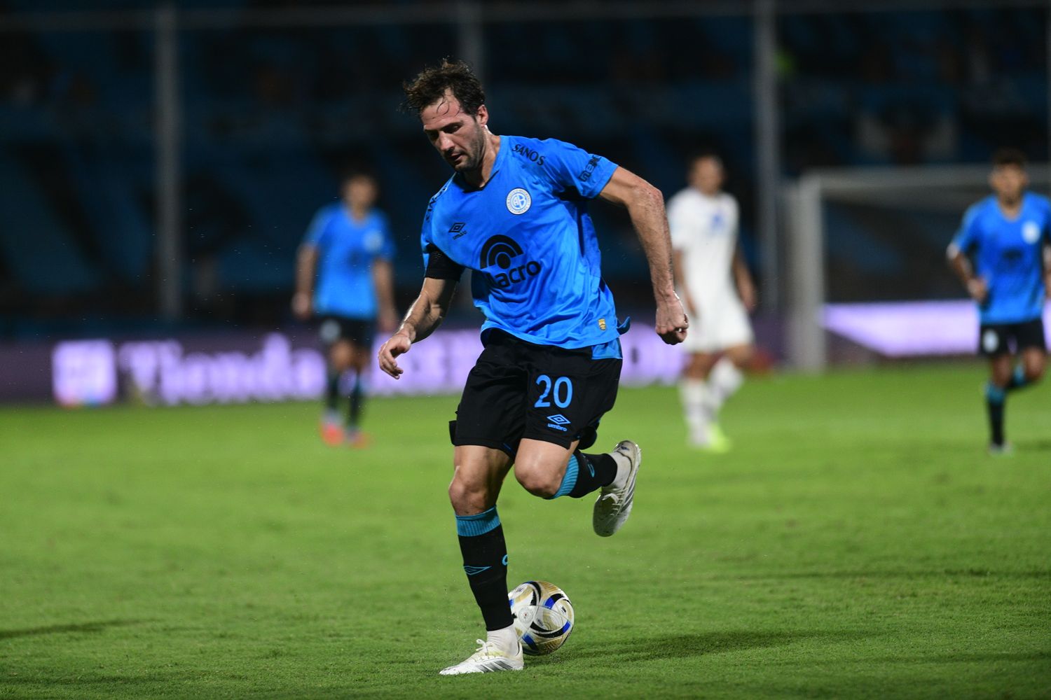 Franco Vázquez asomaba con titular en Belgrano, y ocupó el lugar de Lucas Zelarayán.