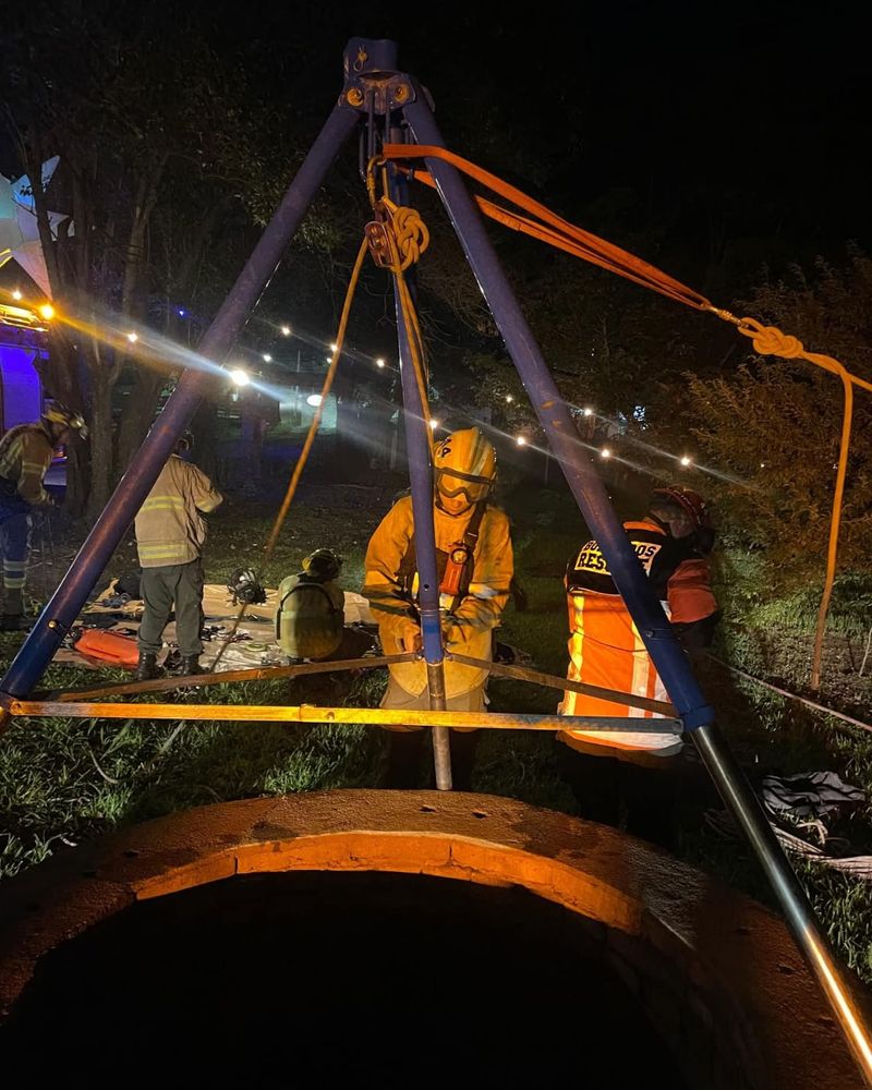 Cosquín: dramático rescate de un hombre y su hija tras caer a un aljibe