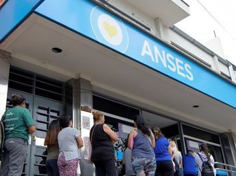 Salario Mínimo, Vital y Móvil en febrero 2026: cuánto aumenta y qué pasa con los planes de ANSES