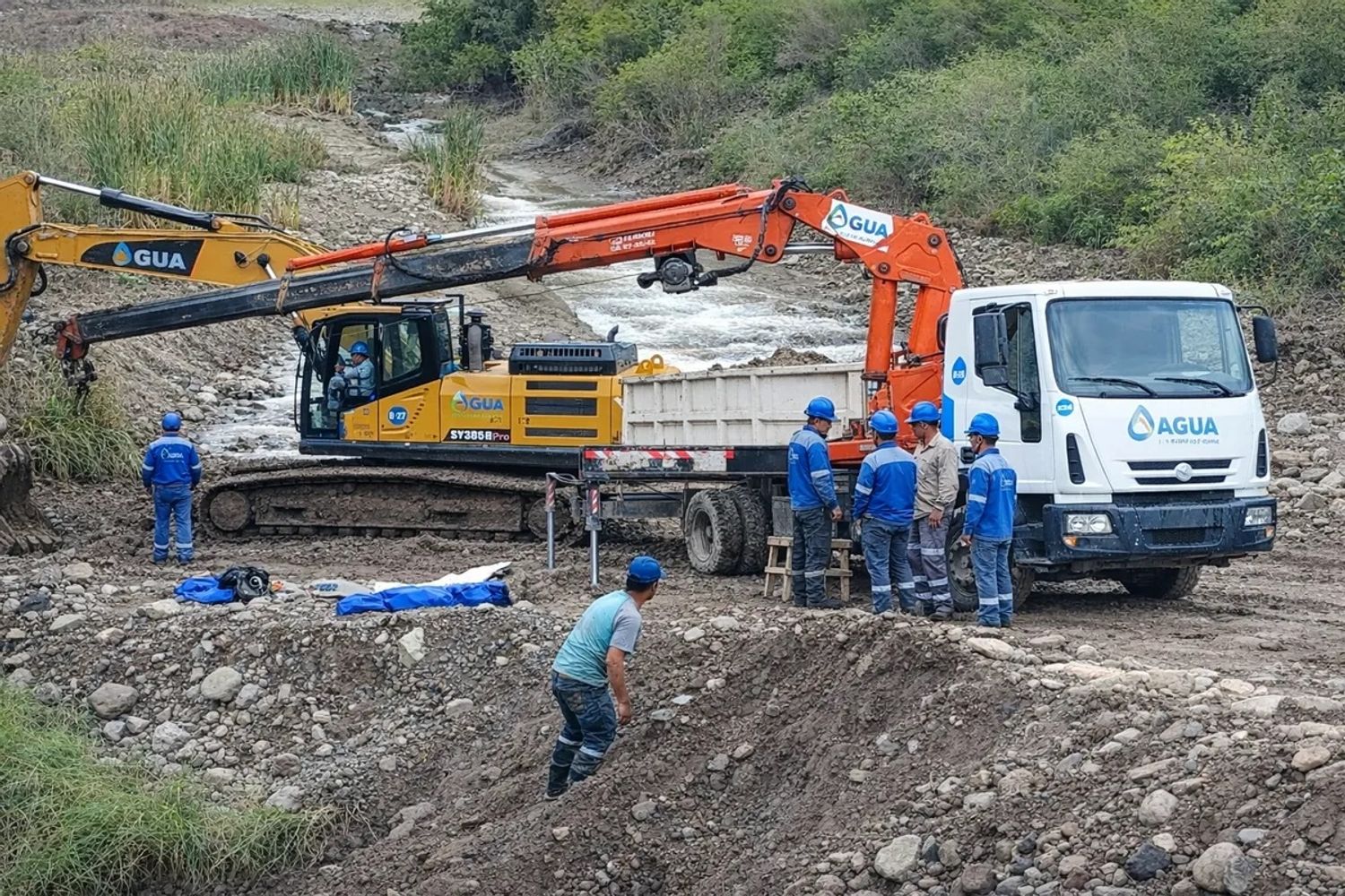 Agua Potable de Jujuy cuenta con equipos y maquinaria para la reparación de acueductos. 