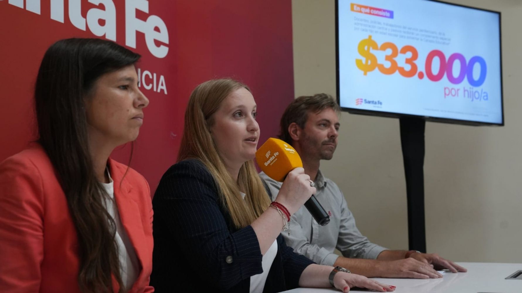 La ministra de Igualdad y Desarrollo Humano, Victoria Tejeda, junto a la secretaria General de Educación, María Martín y el Director de Recursos Humanos y Función Pública, Diego Broda, presentaron “Complemento Útiles”.