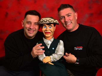 Cómo es la historia de Pirulo, el personaje que es furor en Córdoba por su humor particular