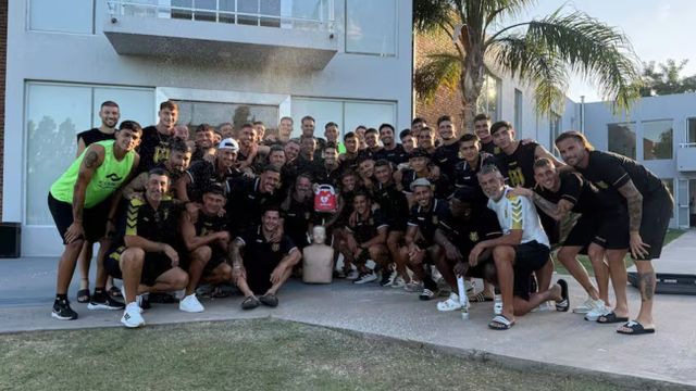El arquero de Deportyvo Madryn volvió al club y así lo recibieron.