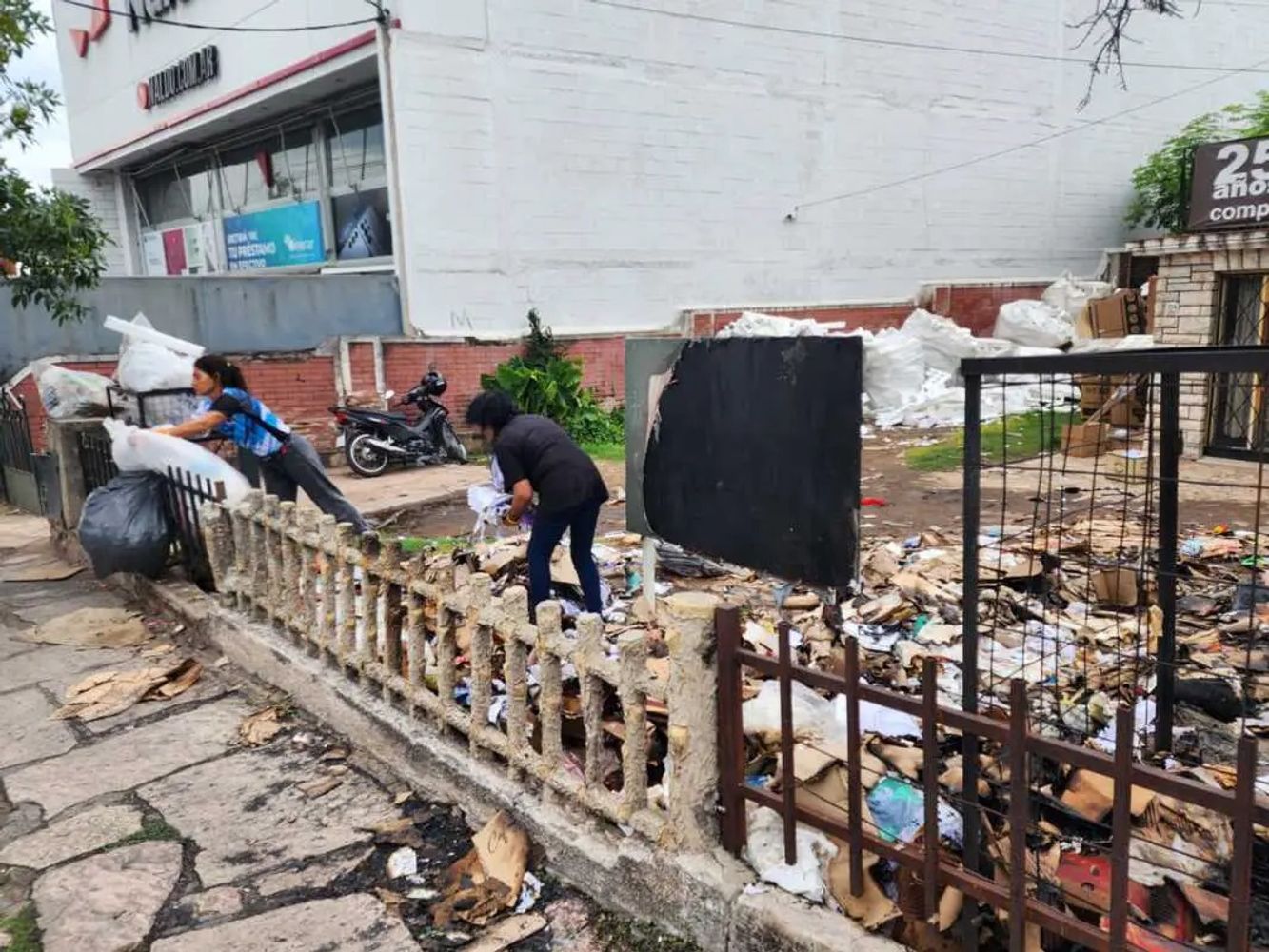 Vecinos denuncian graves problemas de higiene y seguridad en el Refugio Cura Brochero. Imagen archivo: incendio 2025.