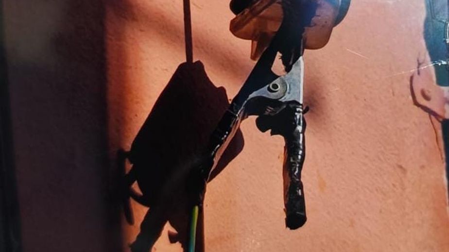 Investigan la muerte de un comerciante electrocutado durante un control de conexiones irregulares en Posadas.