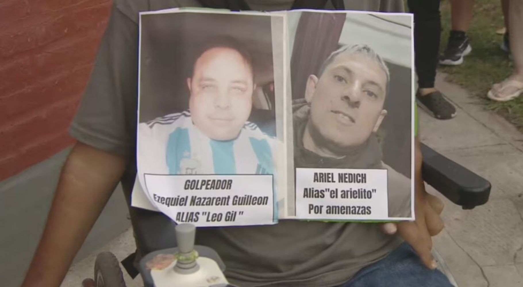 Los hombres que agredieron al joven.