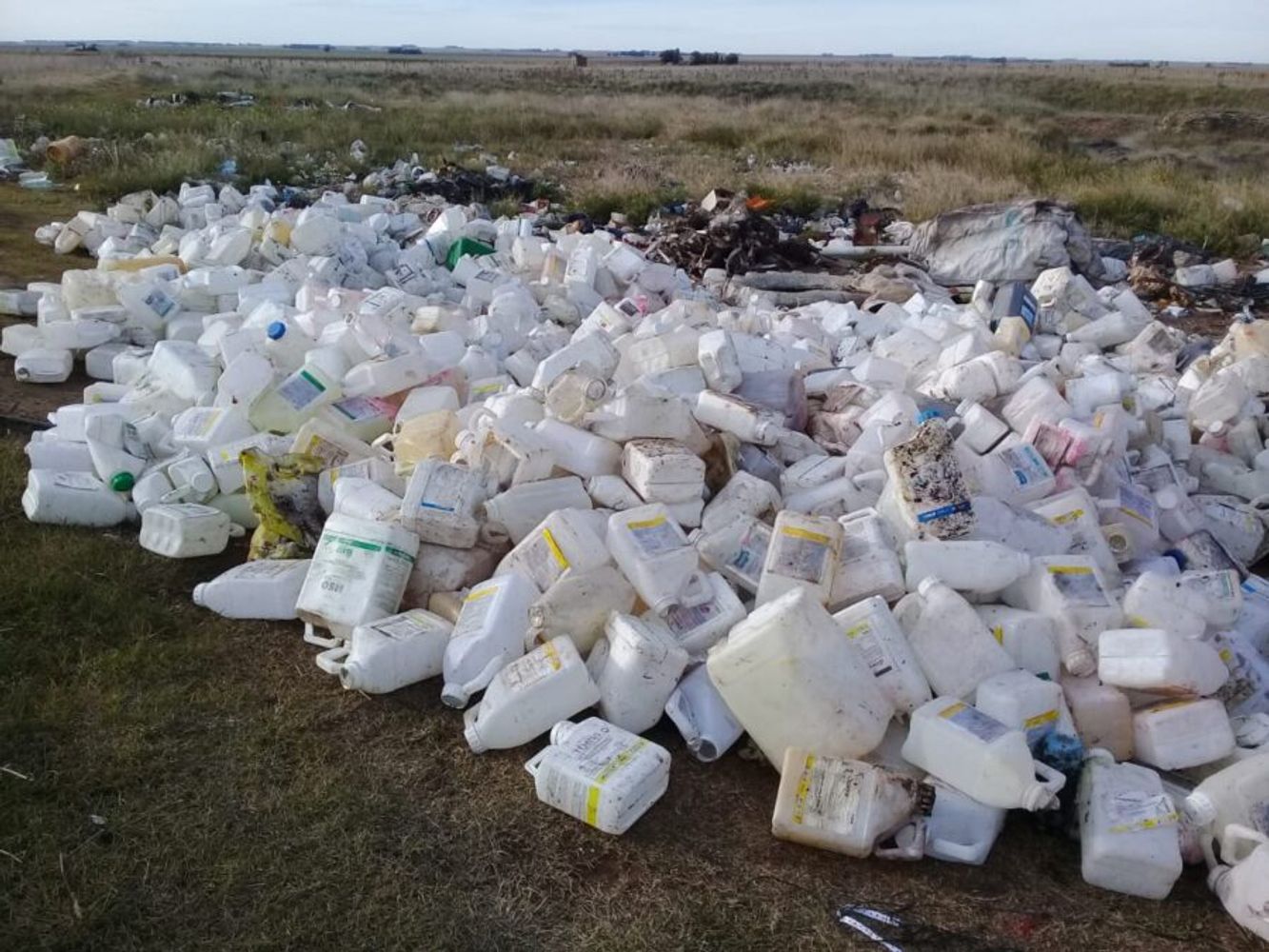 Bidones de agroquímicos