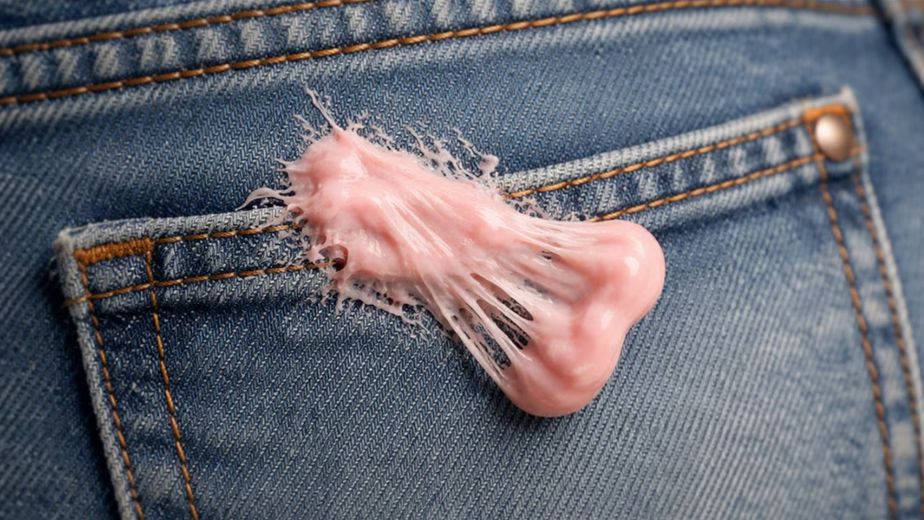 Este truco casero ayuda a despegar los chicles de la ropa y es infalible