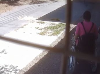 Quedó filmado: discutió con un hombre en silla de ruedas, lo insultó y le pegó una trompada