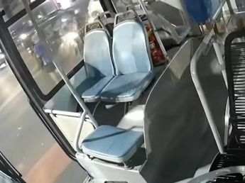 Violenta pelea en un colectivo: un chofer y un pasajero se enfrentaron y quedó todo grabado