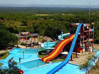 Siete parques en uno: toboganes, tirolesa y dinosaurios en Córdoba