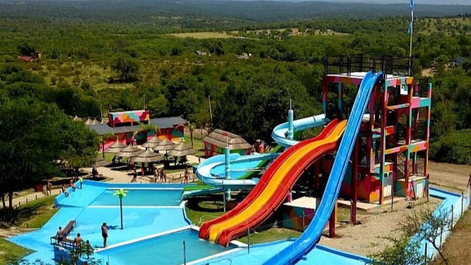 Siete parques en uno: toboganes, tirolesa y dinosaurios en Córdoba